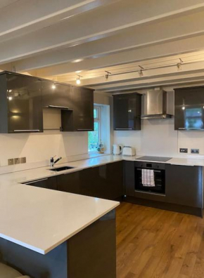 Contemporary Duplex - Private Patio & Parking